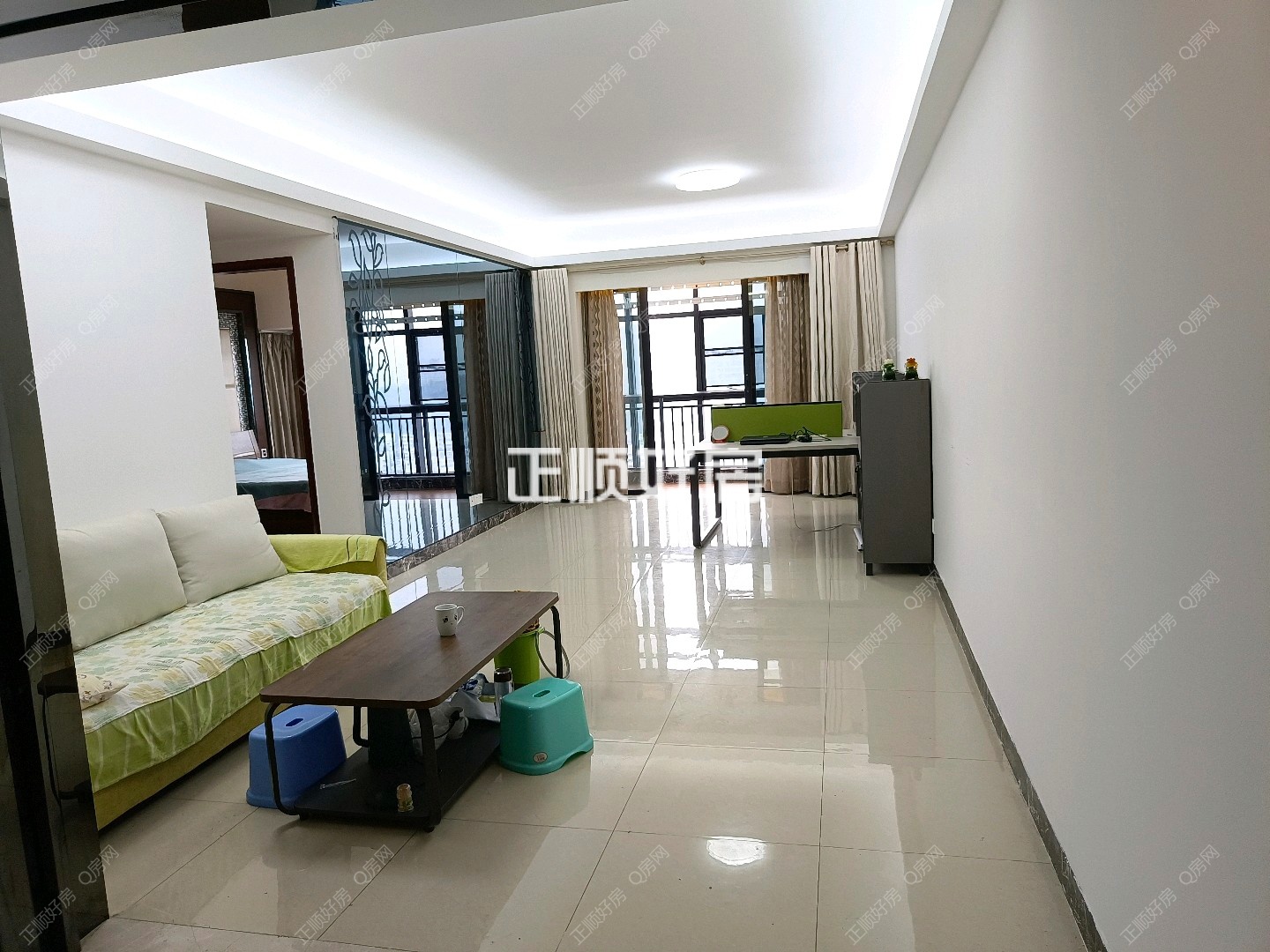 珠海诚丰星座客厅照片_吉大诚丰星座 电样高层 南向 装修保养好 拎包入住