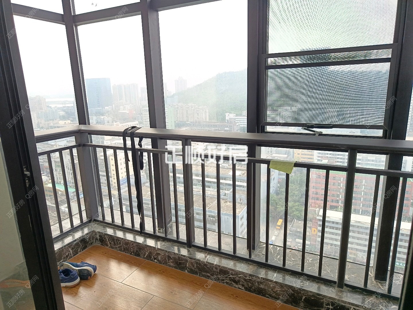 珠海诚丰星座阳台照片_吉大诚丰星座 电样高层 南向 装修保养好 拎包入住