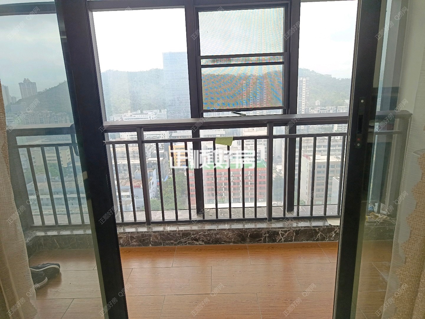 珠海诚丰星座阳台照片_吉大诚丰星座 电样高层 南向 装修保养好 拎包入住