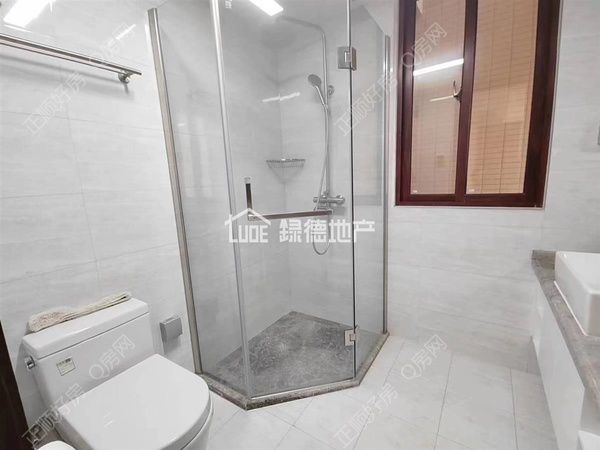 sD3DE3ECFA2164EFCB3BC2E3D49853308.jpg