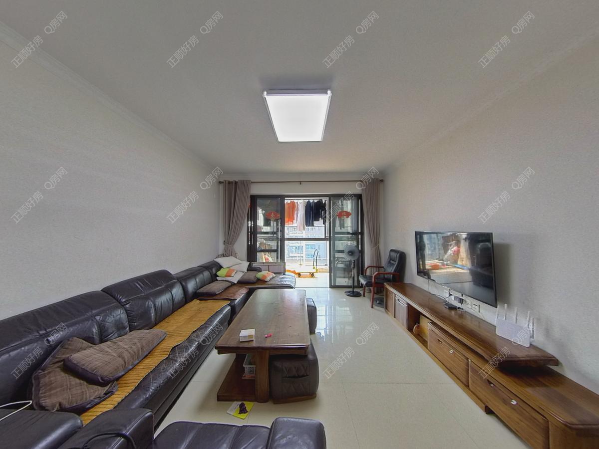 新香洲次新小区，精装电梯三房两厅，业主诚心出售，