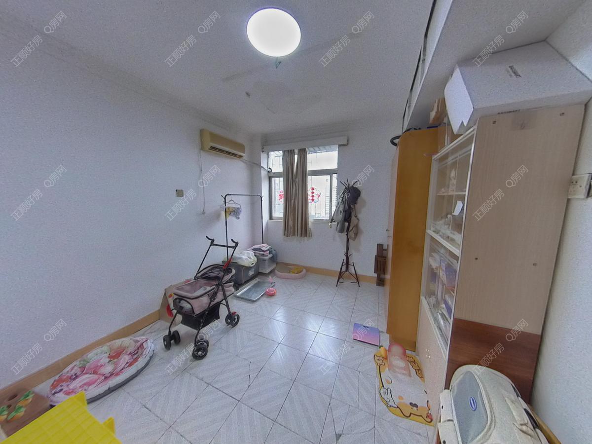 天虹商场旁，实用2房，采光通风效果好，看房方便，诚心出售