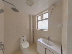 卫生间-30pXvq5J-0.jpg