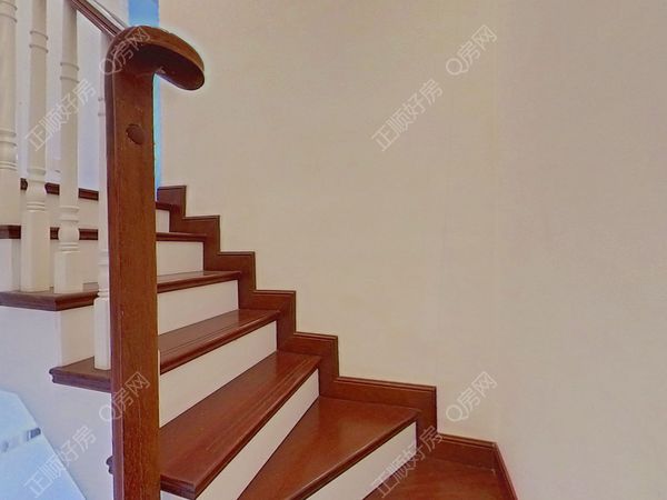 楼梯-7XQrtLuN-0.jpg