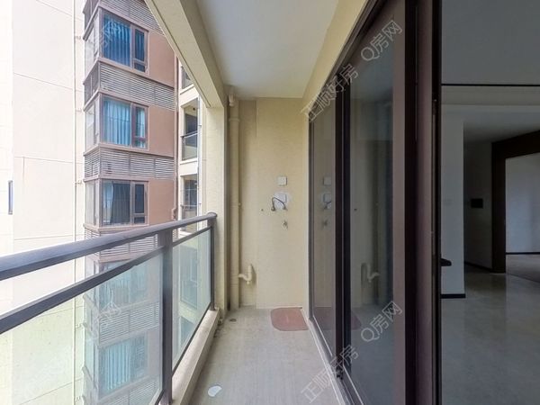 阳台-LgAFcpgM-0.jpg