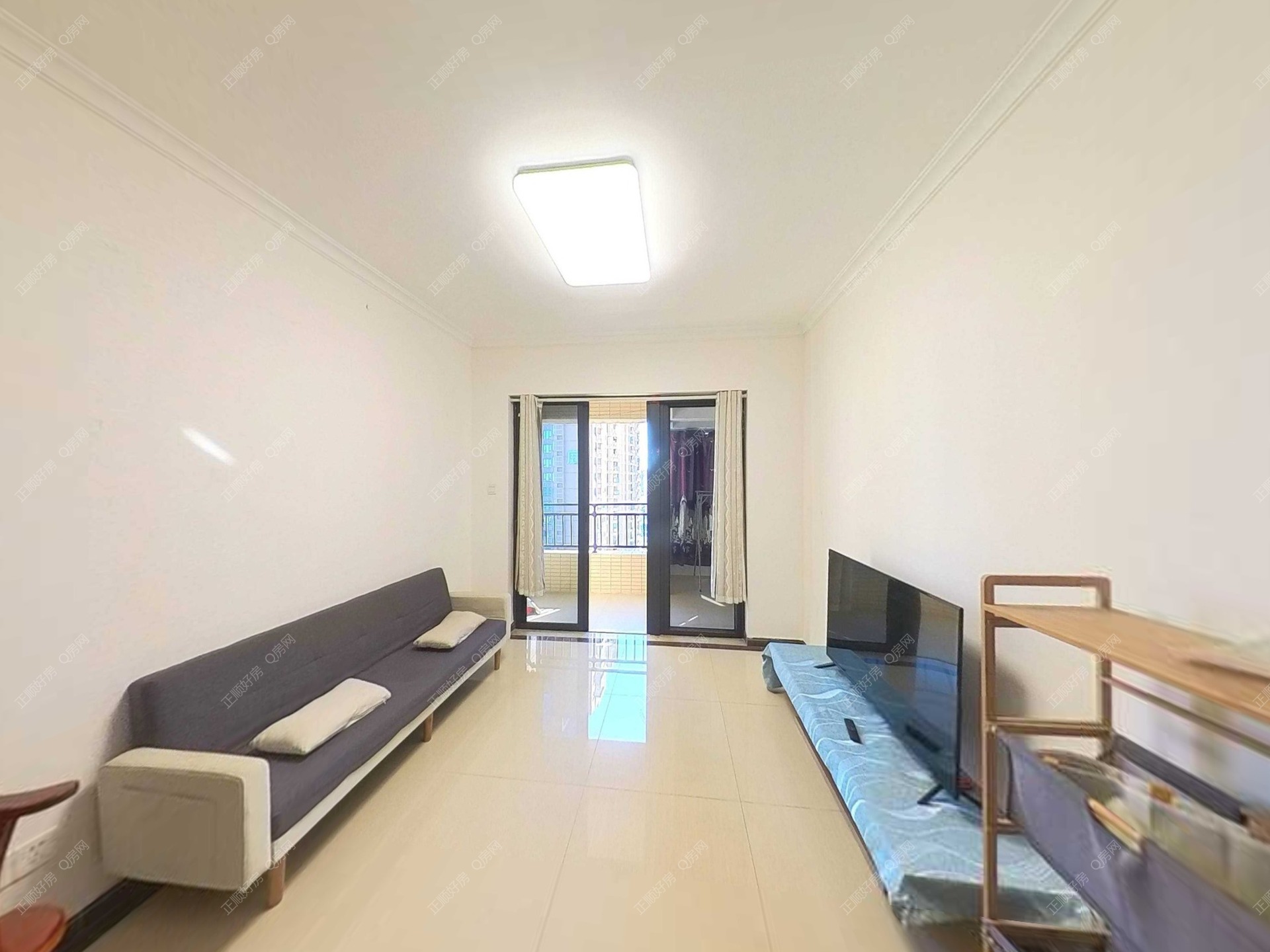 金湾航空新城   业主诚心出售 时代山湖海六期精装2房 