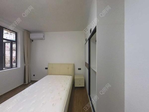 进门正对的2号房