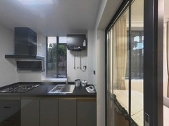 进门正对的2号房