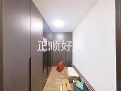 四楼卧室衣帽间