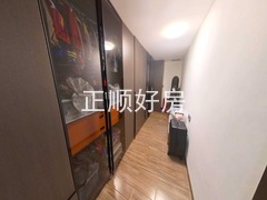 三楼卧室衣帽间