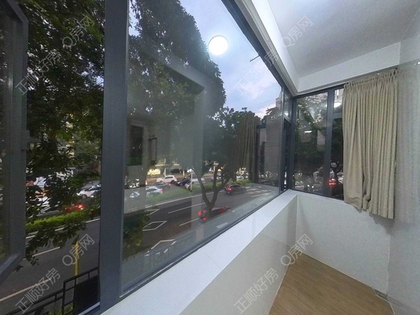 进门正对的2号房