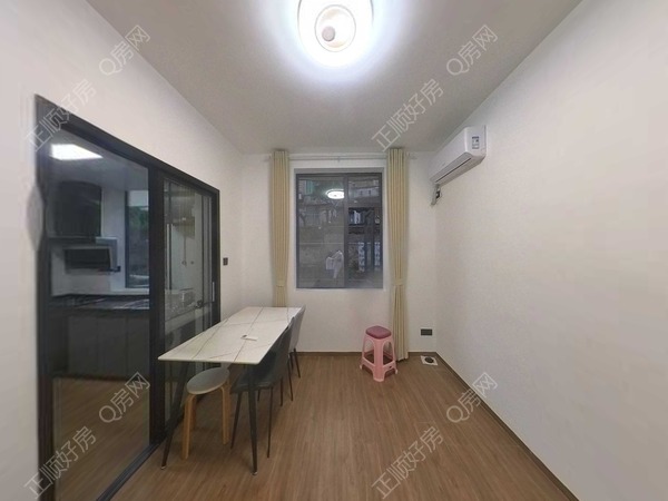 进门正对的2号房