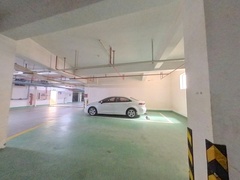 车库-ZMC4NHre-0.jpg
